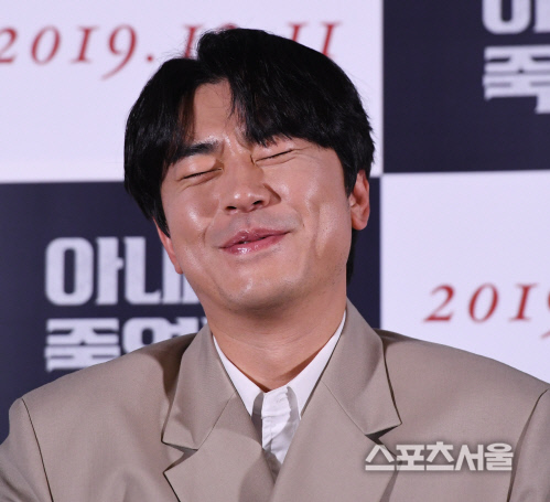 [포토] 이시언, 안내상 선배가 너무 웃겨...