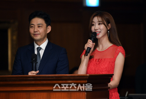 [포토]정우영-진달래 아나운서, 스포츠서울 올해의 상 MC