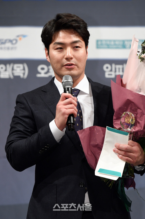 [포토]올해의 타자 박병호, 내년에는 팀 우승을!