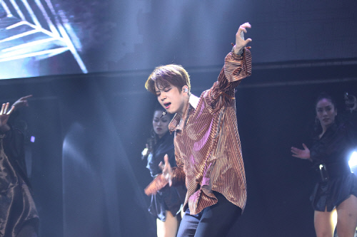 B.A.P 출신 영재, 베트남 달궜다…'웹티비아시아 어워즈' 한국 대표로 참석