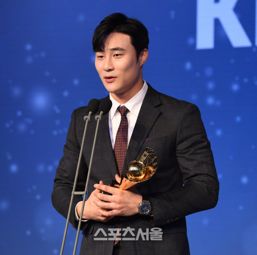 [포토] 김하성, 장정석 전 감독에게 감사의 인사를...