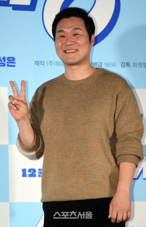 [포토]배우 윤경호, 해맑게 V