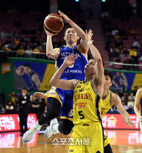 [포토] 김현수 \'넣을 수 있어\'