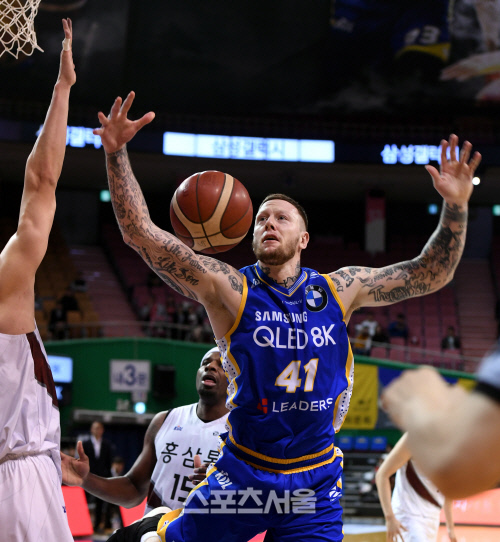 [포토] 미네라스 \'누가 나 건드렸어\'