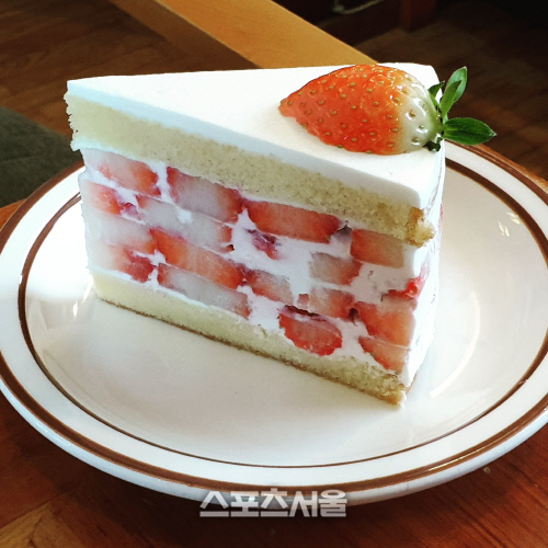 명가 딸기케이크