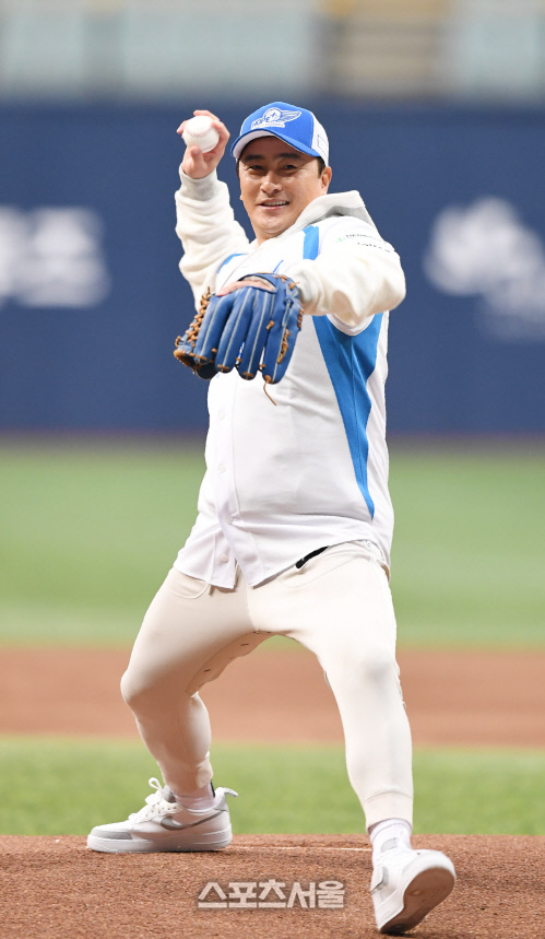 [포토] 시구하는 안정환