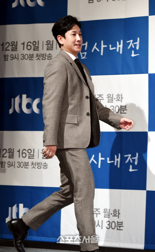 [포토] 이선균, 당당한 걸음걸이