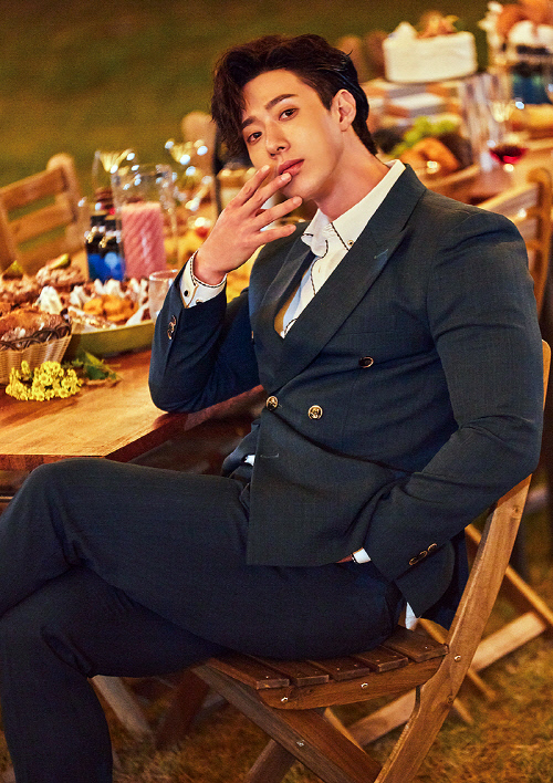 신사로 변신한 김태양, 옷을 벗으면 태양도 놀랄 몸짱이죠...[포토]