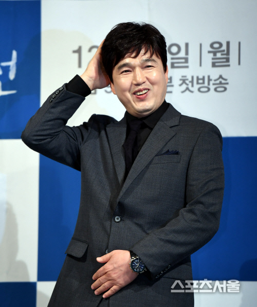 [포토] 김광규, 풍성한 헤어에 쑥스러운 미소