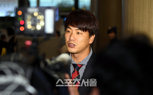 [포토] 김광현 \'쏟아지는 질문 세례\'