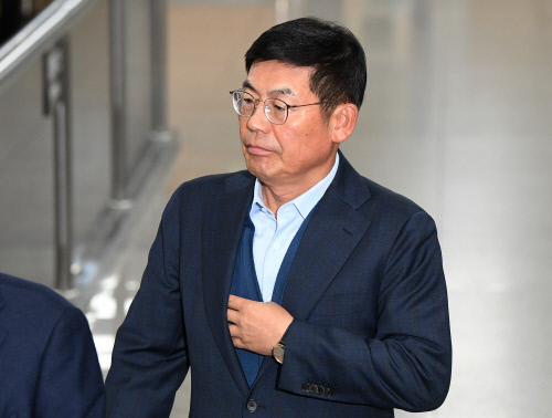 '삼성 노조와해' 이상훈 삼성전자 이사회 의장 법정구속…강경훈 등도 징역형