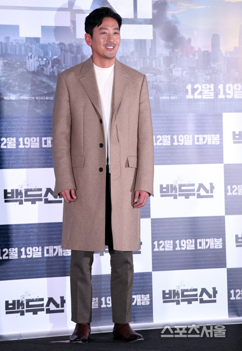 [포토] 하정우, 멋스런 코트 스타일링~!