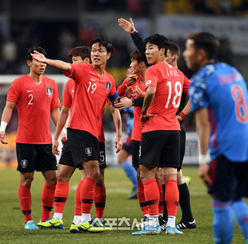 [포토]치열한 한일전, 페널티킥이라구요!