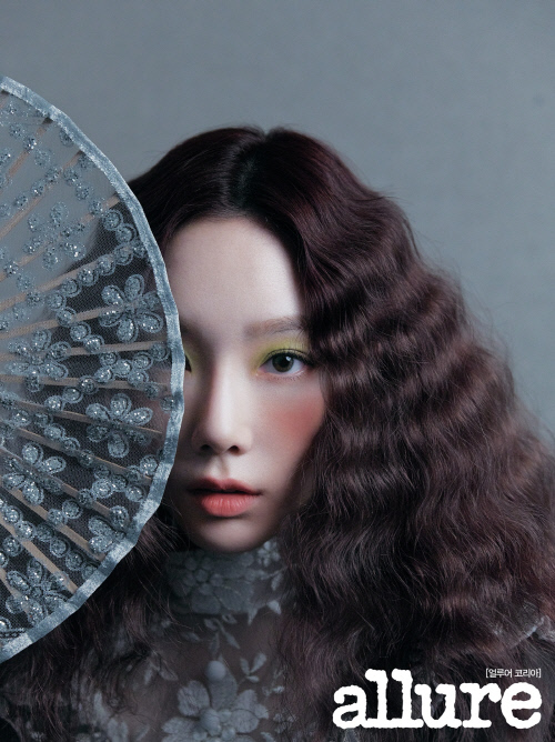 태연 \'얼루어\' 화보 이미지 02