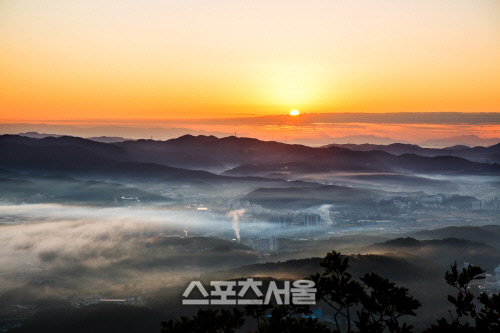 용인시, 新용인8경 사진 공모전 최우수상 ‘석성산의 일출’