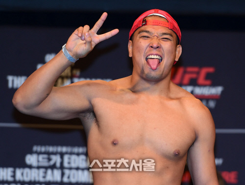 짖궂은 표정을 짓는 박준용, UFC부산에서 첫 승을 기록하겠다!