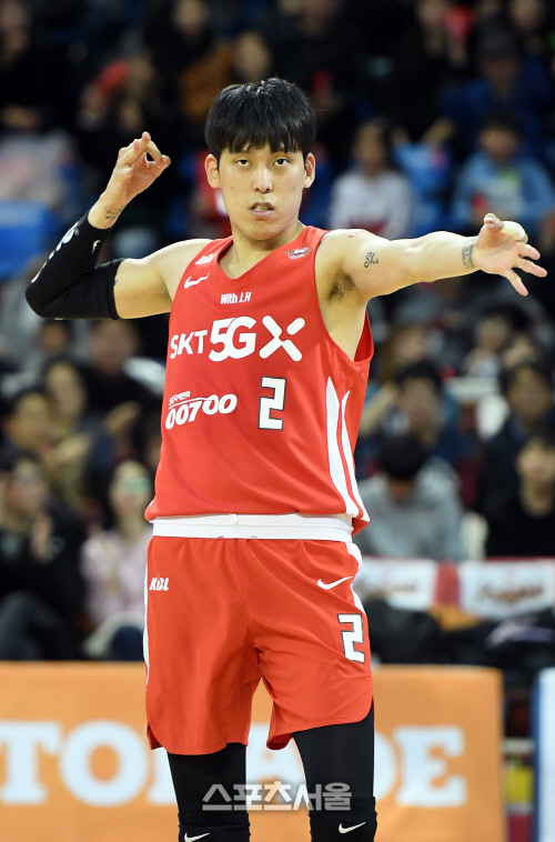 [포토]SK 최준용, 3점슛 쐈어요!