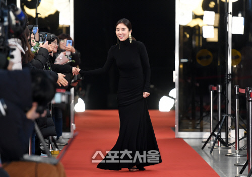 [포토]KBS 연예대상 레드카펫 밟는 손담비