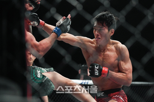 펀치를 날리는 최승우, 나의 주먹에 혼을 실었다![포토]