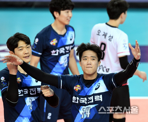 [포토] 한국전력 구본승, 1세트...먼저 잡았다!