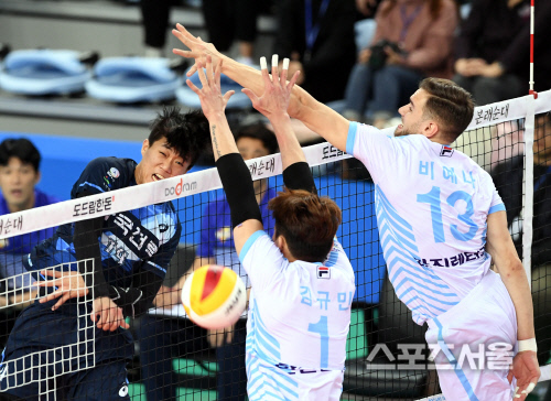 [포토] 한국전력 구본승, 들어갔어~!