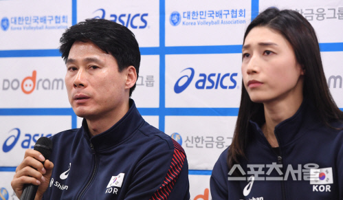 [포토] 강성형 코치-김연경, 태극마크를 가슴에 달고~!