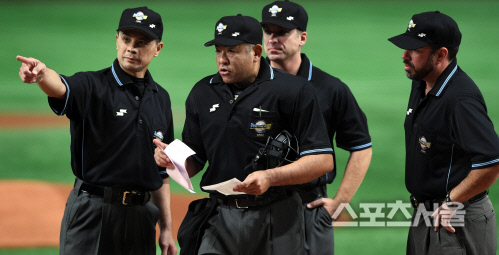 [포토] 한국 vs 멕시코, 심판진의 판정은 과연?