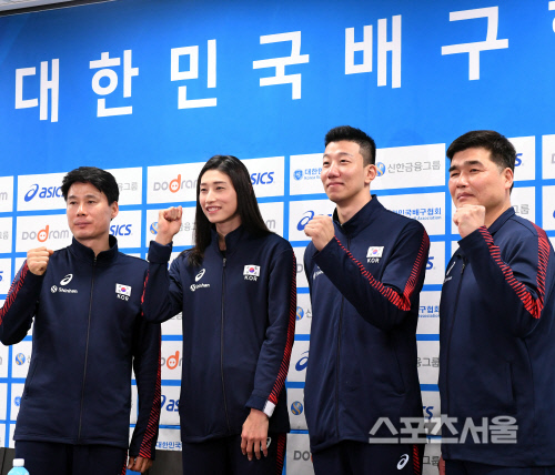 [포토] 남녀배구대표팀의 코칭스태프와 주장, 파이팅~!