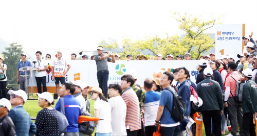 1번홀 드라이버 티샷 전경 최경주1