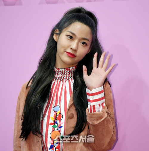 [포토] 설현, 심쿵한 손인사