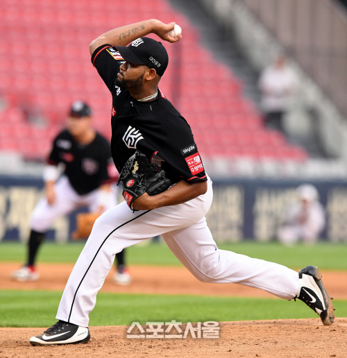 [포토] kt 알칸트라, 두산전 싹쓸이를 위해...던져라!