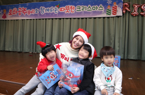 솔비, 6년째 크리스마스 이브에 보육원 방문 "직접 만나 소통 하고파"