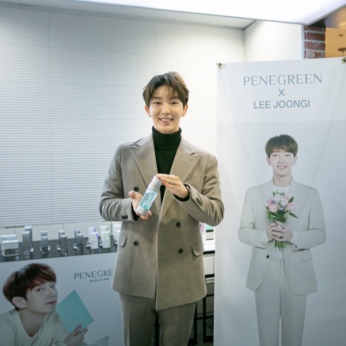 페네그린 전속모델 배우 이준기 ‘2019 연말 팬사인회’ 가져