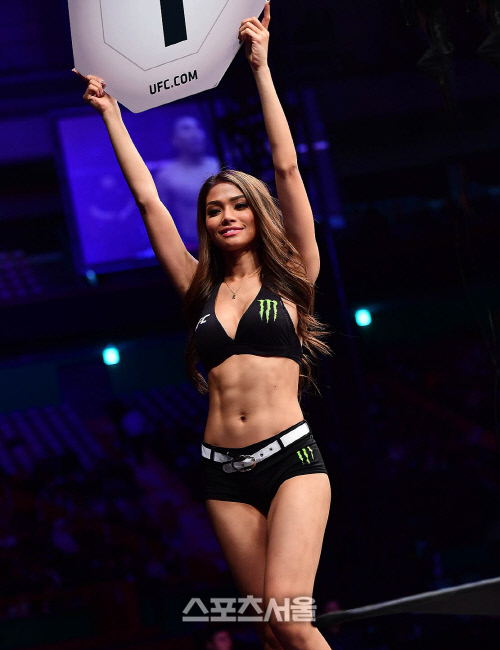 옥타곤걸 레드 델라 크루즈(Red Dela Cruz), UFC가 자랑하는 환상의 S라인![포토]