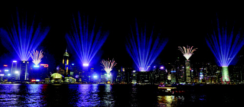 "쌍(3) 이(2) 얏(1), 싼닌파이록(新年快樂)" 홍콩관광청 신년 카운트다운 파티