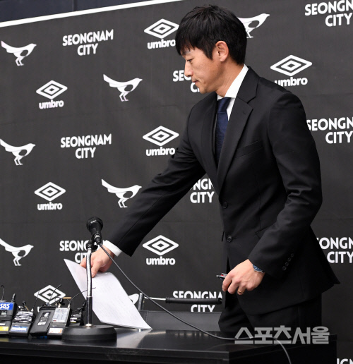 [포토] 김남일 감독, 블랙 수트로...취임 기자회견!