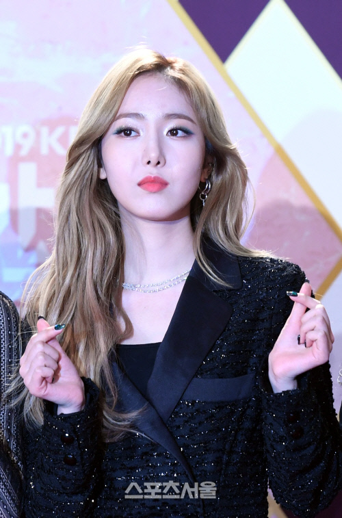 [포토] 여자친구 신비 '러블리한 손하트'