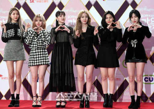 [포토] 여자친구 '러블리 손하트!'