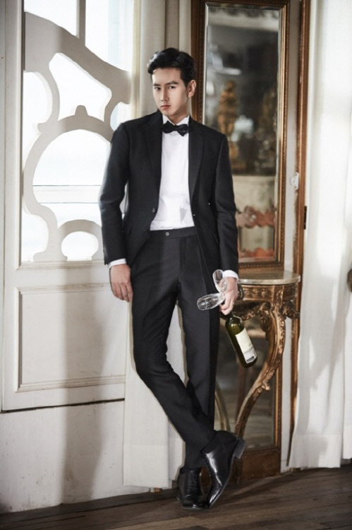 클릭비 출신 에반, 오늘(28일) 7세 연하 연인과 결혼 "감사하고 행복"