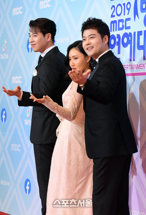 [포토]피오-화사-전현무, MBC연예대상으로 모십니다!