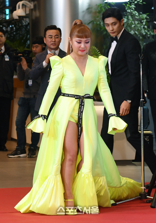 [포토]박나래, 파격적인 패션으로!