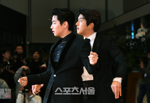 [포토]헨리-기안84, 박나래의 대상 수상을 위한 댄스 응원