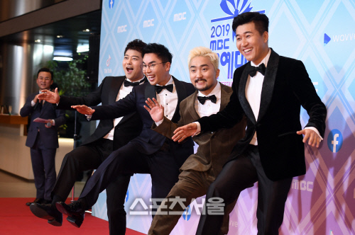 [포토]전현무-설민석-유병재-김종민, 선을 넘고 있어요!