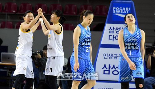 [포토] 최희진-김민정 '이겼어'