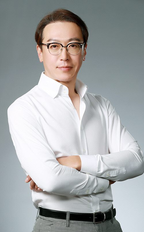 이준우, '셀레스틴 부인의 이혼'에서 3인3색 연기..."관객반응 기대되요"