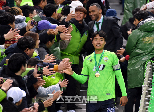 '식사마' 마음 돌린 전북, 이제 베테랑 이동국·이용 재계약 남았다