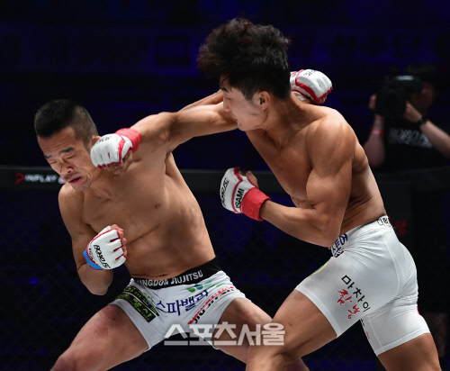 로드FC 10대 뉴스-페더급 챔피언 이정영 1차 방어전 성공