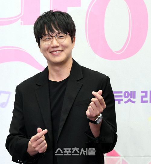 성시경, 레드벨벳과 컬래버 무대 소감 "웬디양 쾌유를 빕니다"