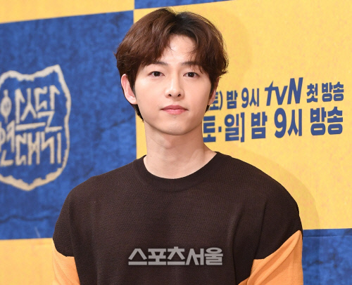 송중기, '황제펭귄 펭이와 솜이' 내레이션 참여…감동 더한다