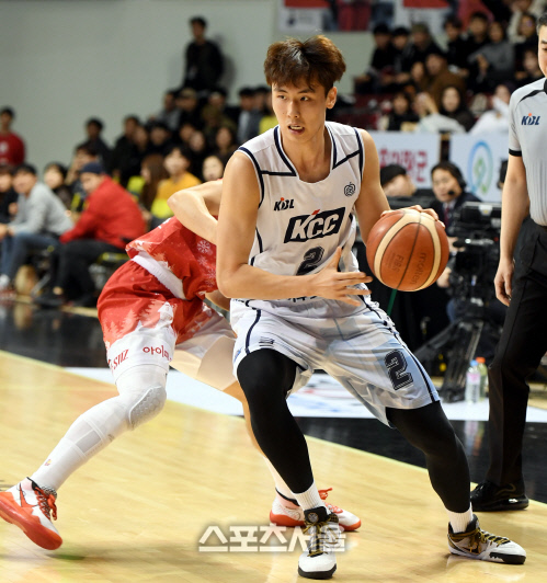 [포토] 송교창 \'저리 가\'